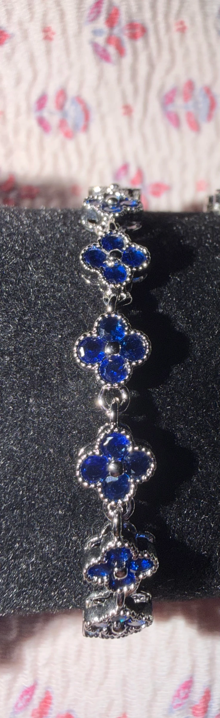 Bracelet argenté et bleu. NEUF 